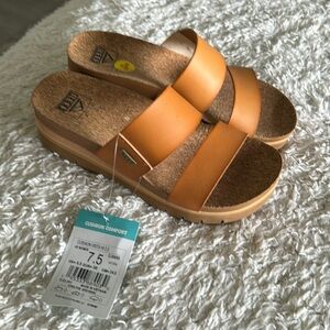 REEF cushion comfort wedge sandals - Tags on